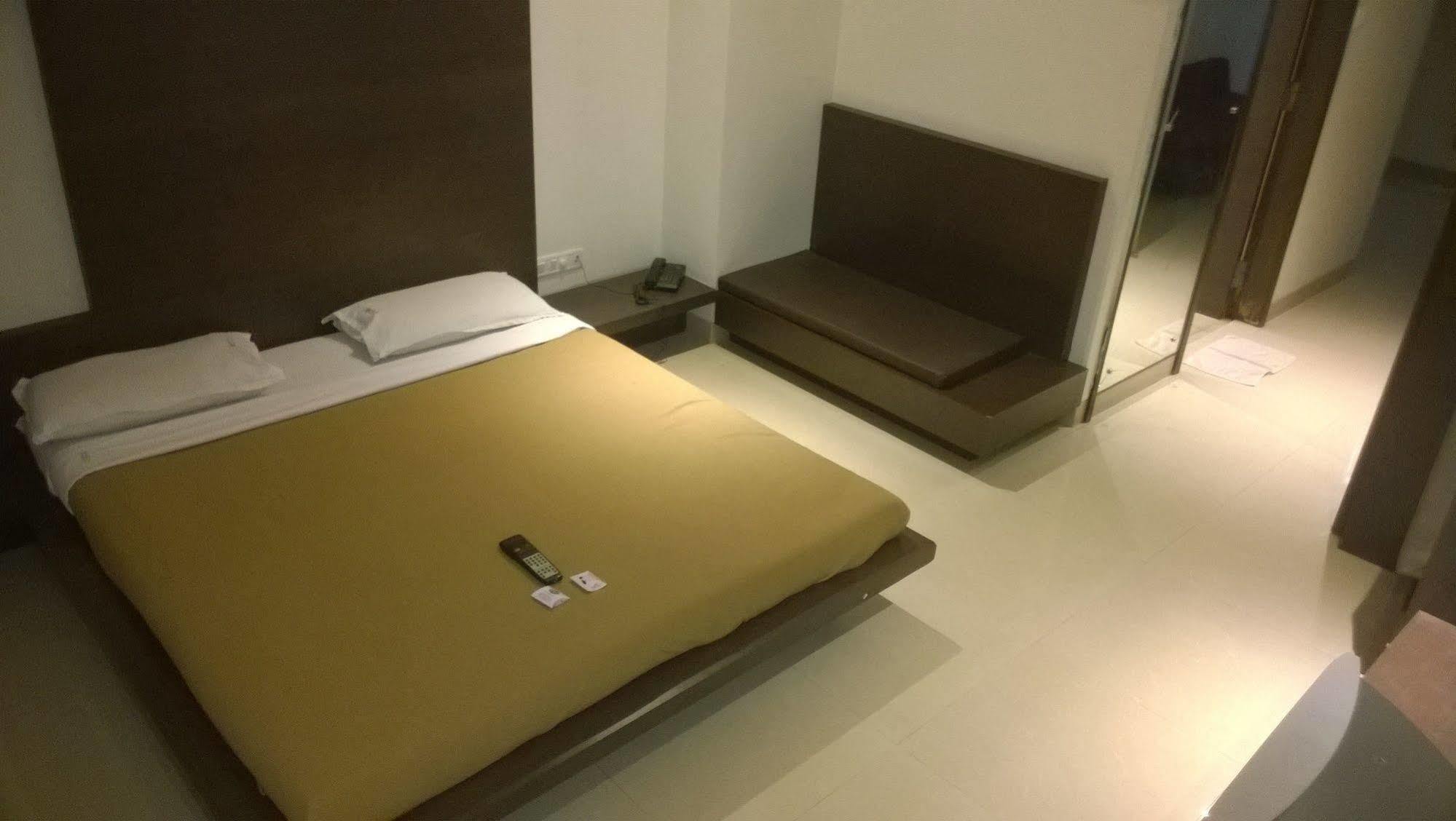 Silver Sands Beach Resort Daman Kültér fotó