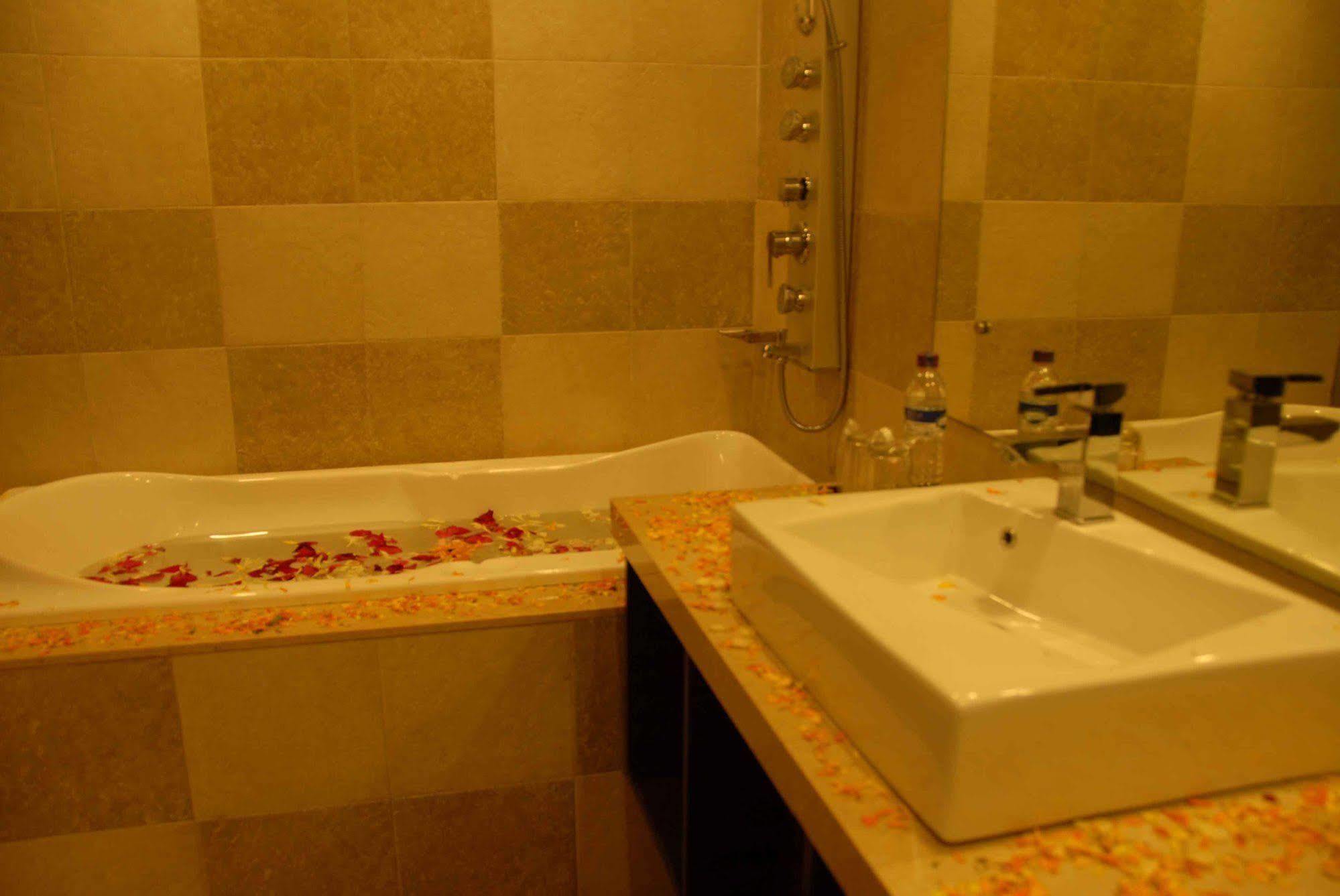 Silver Sands Beach Resort Daman Kültér fotó