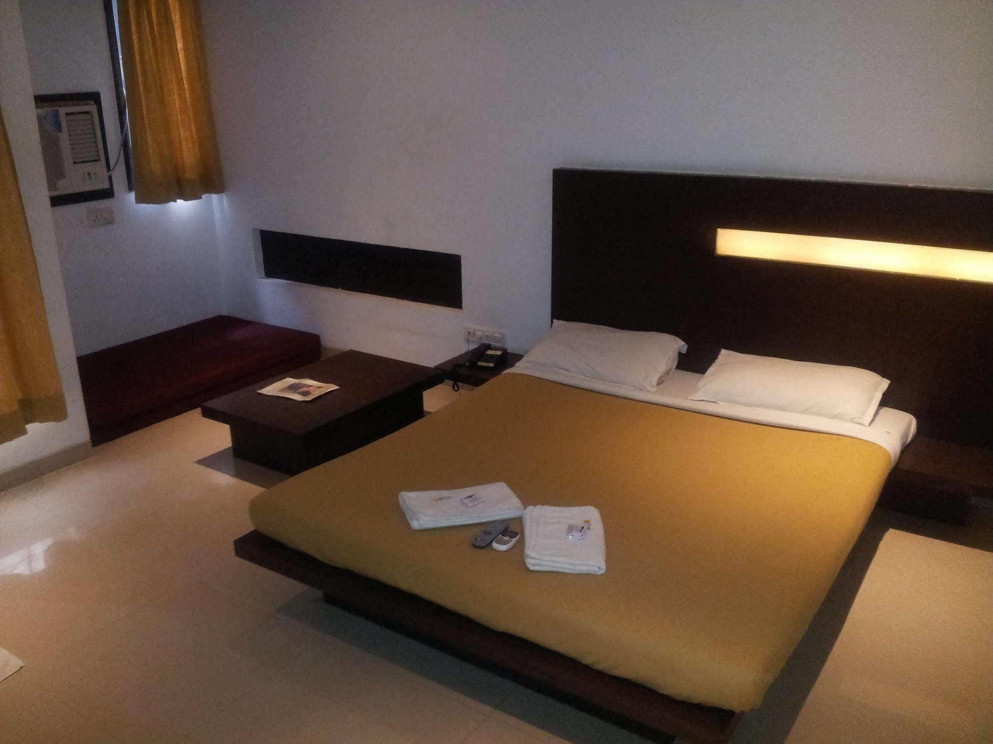 Silver Sands Beach Resort Daman Kültér fotó