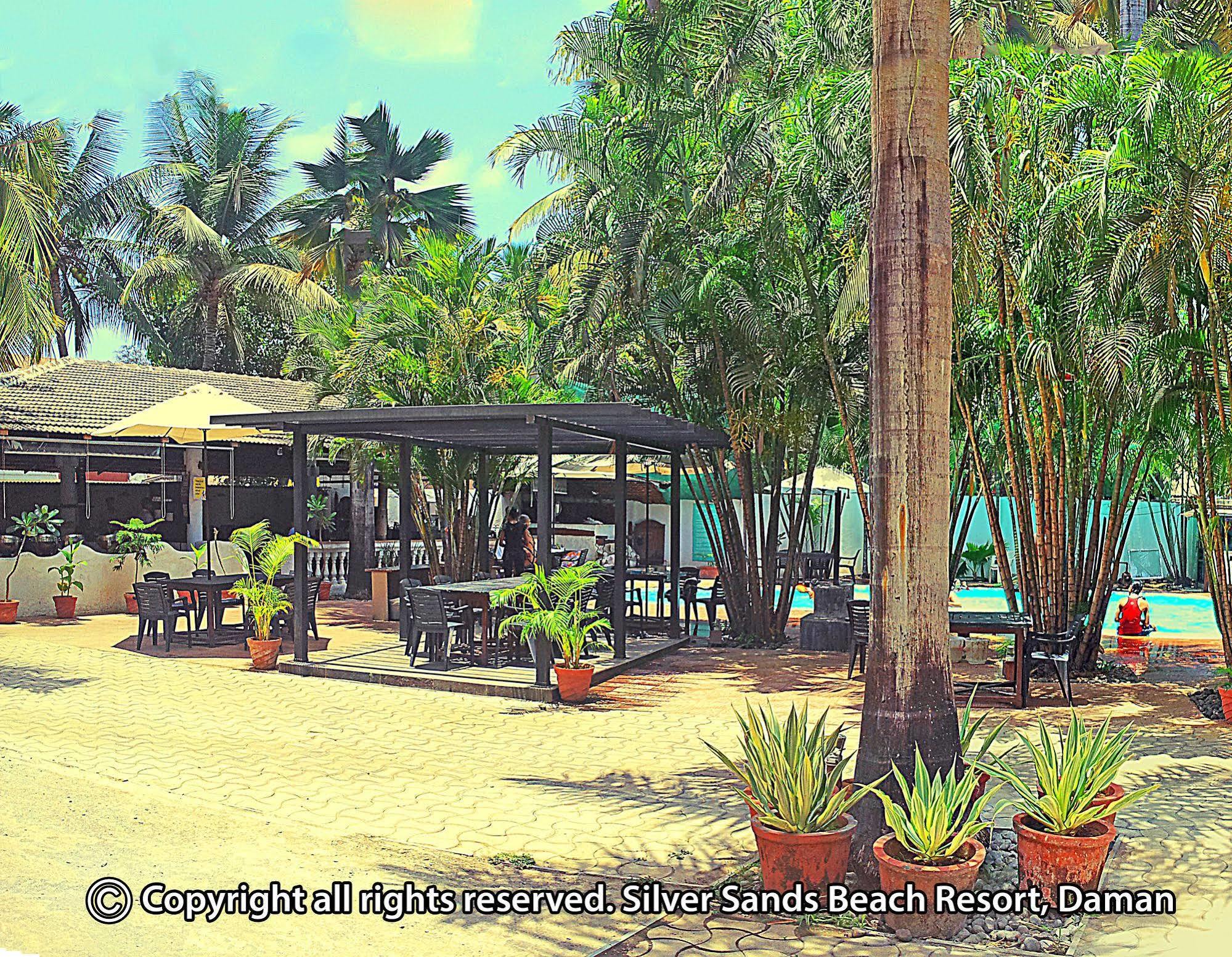 Silver Sands Beach Resort Daman Kültér fotó