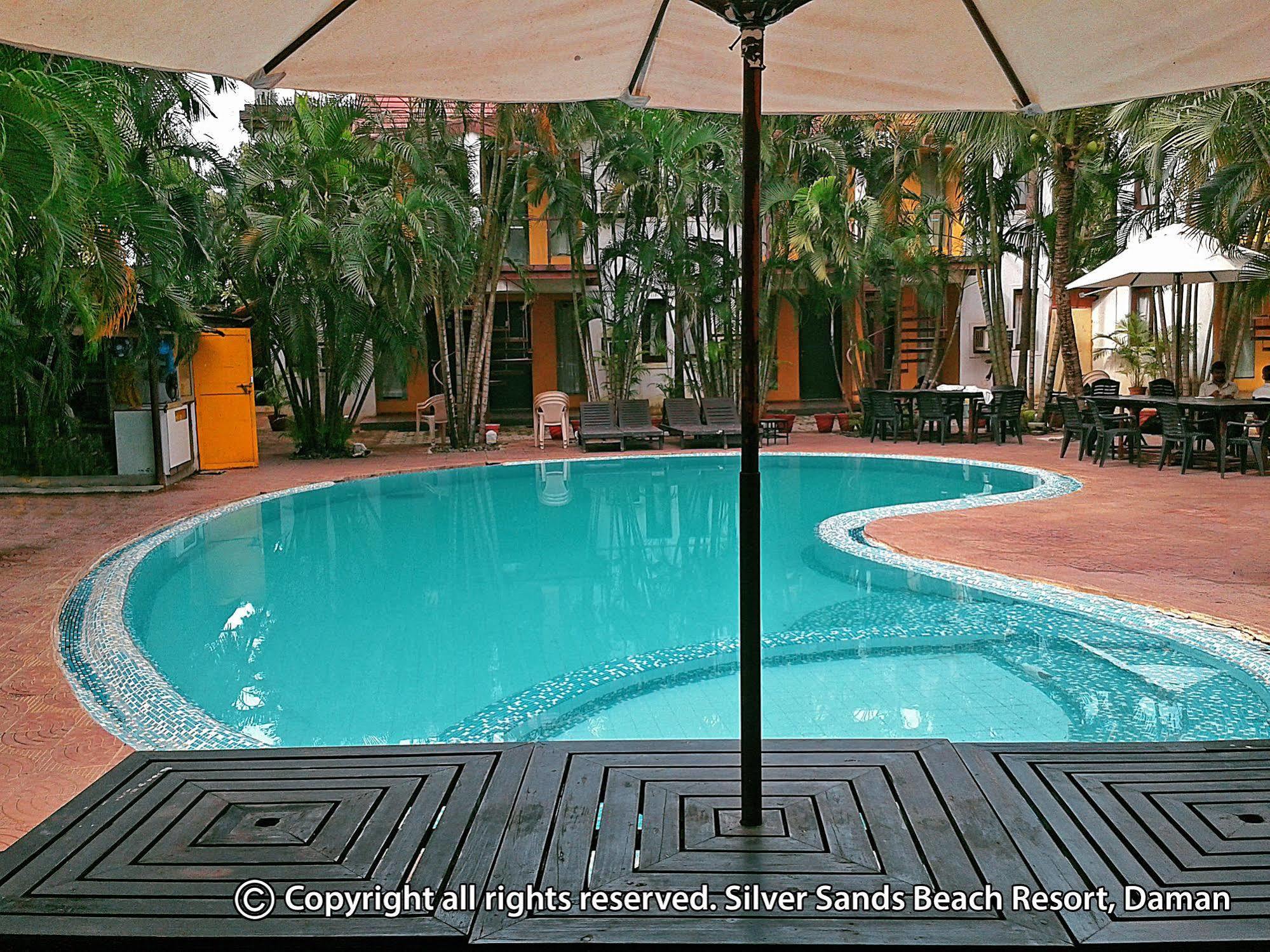 Silver Sands Beach Resort Daman Kültér fotó